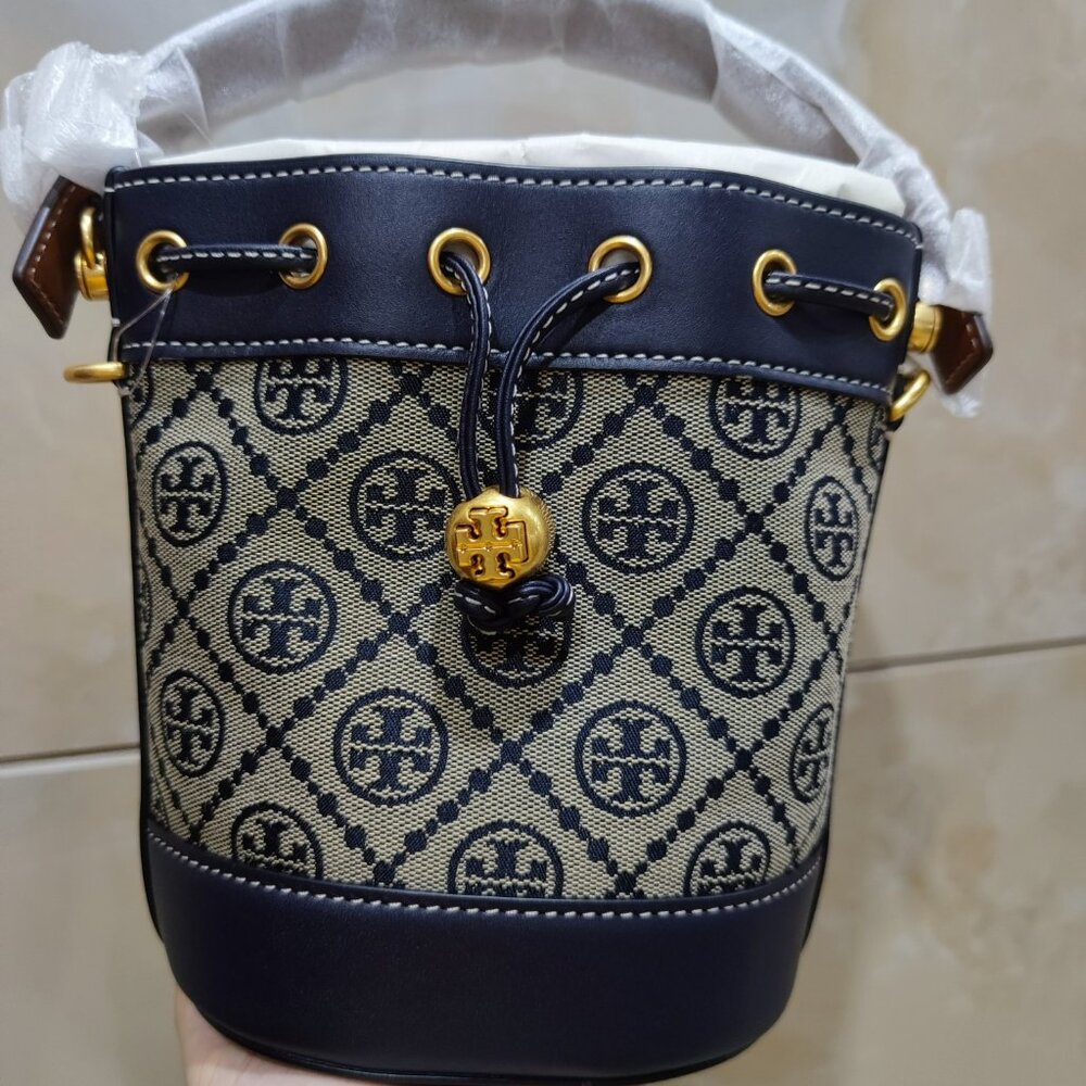 New Tory Burch Women's Navy T Monogram Mini Bucket Bag One Size - Picture 2 of 7
